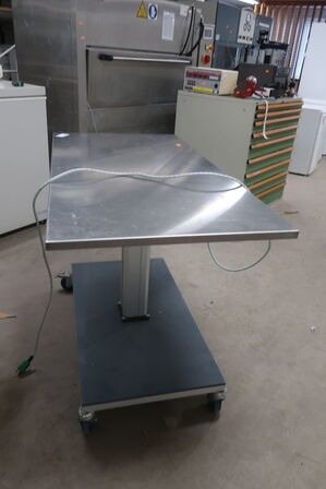 Arbejdsbord m. hævefunktion 130x66 cm