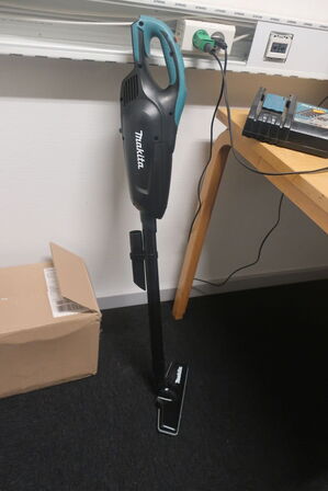 Akku støvsuger MAKITA DCL182 med batteri og lader