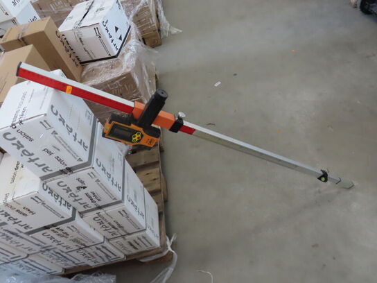 Rotationslaser med stativ og målepind