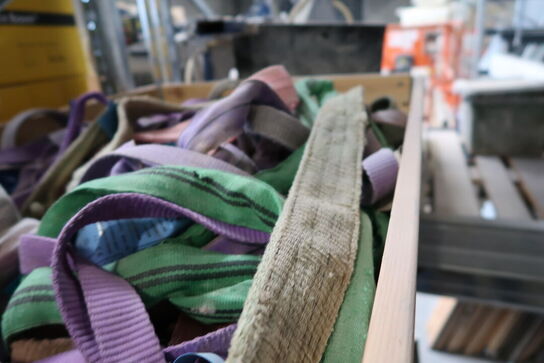 Palle med div. Løftestroppe samt faldsikringsudstyr