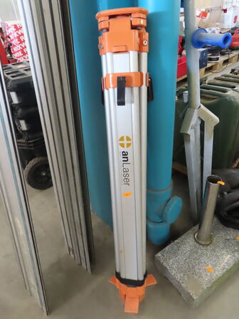 Rotationslaser med stativ og målepind