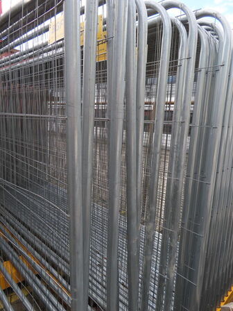 Ca. 40 stk. byggepladshegn med holdere