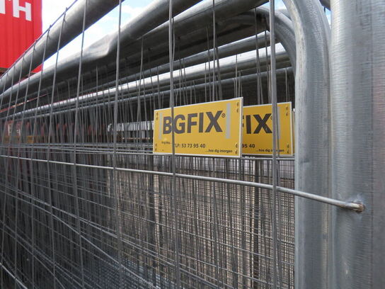 Ca. 40 stk. byggepladshegn med holdere