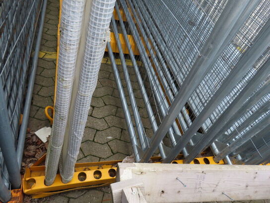 Ca. 40 stk. byggepladshegn med holdere