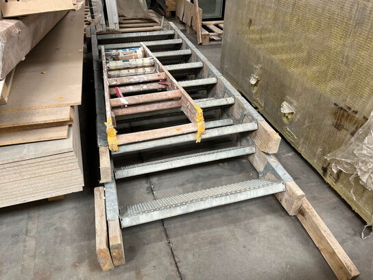 Trapper og foldestige