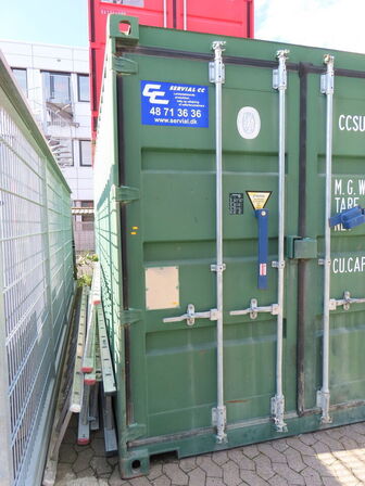 20" skibscontainer med indhold