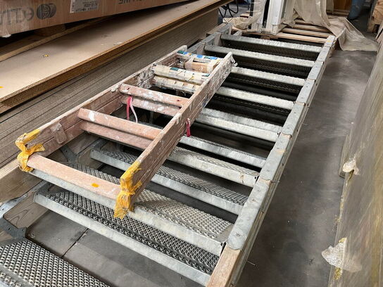 Trapper og foldestige