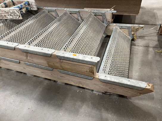 Trapper og foldestige