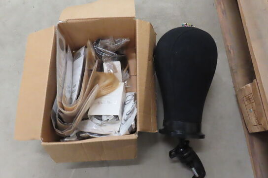 Parykstativ samt kasse med extensions HAIRTALK EXTENSIONS