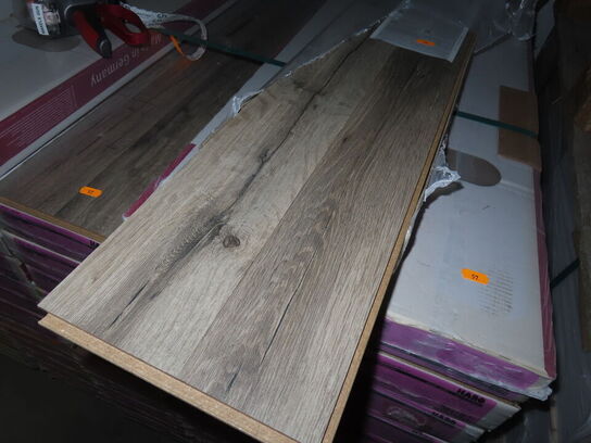 115 kvm. Laminatgulv - Oak Graphite