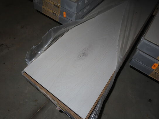 18 kvm. Laminatgulv - Oak Emilia White