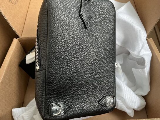 On-body taske MONTBLANC Grain Black MB220203