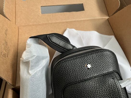 On-body taske MONTBLANC Grain Black MB220203