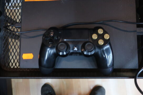 Spillekonsol PLAYSTATION 4 med controller