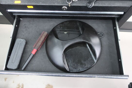 Vogn med div. Barbermaskiner PANASONIC samt div. Udstyr