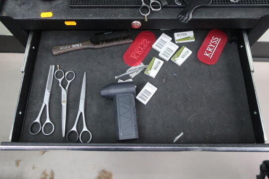 Vogn med div. Barbermaskiner PANASONIC samt div. Udstyr