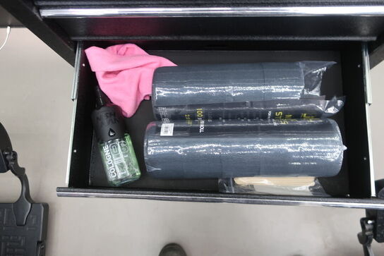 Vogn med div. Udstyr og varelager