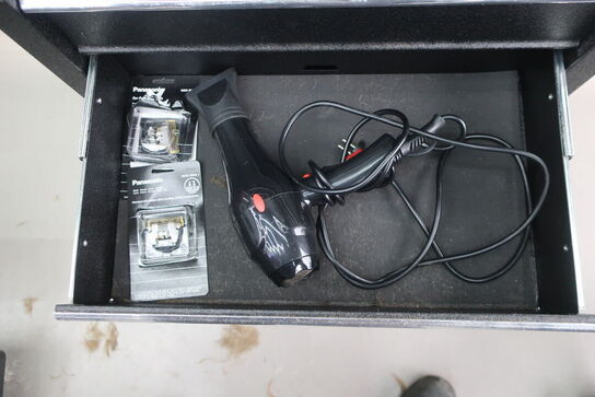 Vogn med div. Barbermaskiner PANASONIC samt div. Udstyr