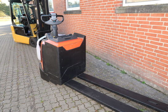 El Palleløfter med lange gafler TOYOTA LPE250