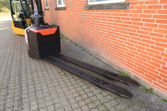 El Palleløfter med lange gafler TOYOTA LPE250