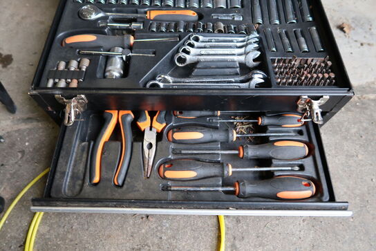 Værktøjssæt samt skruetrækkersæt