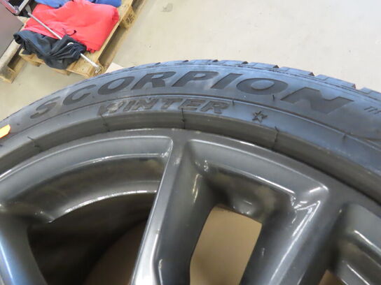 BMW fælge med PIRELLI vinterdæk til BMW X5M