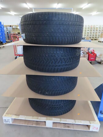 BMW fælge med PIRELLI vinterdæk til BMW X5M