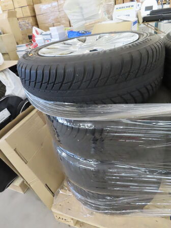 BMW stålfælge med BRIDGESTONE dæk til BMW 3-Serie