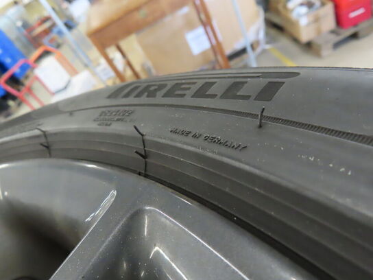 BMW fælge med PIRELLI vinterdæk til BMW X5M