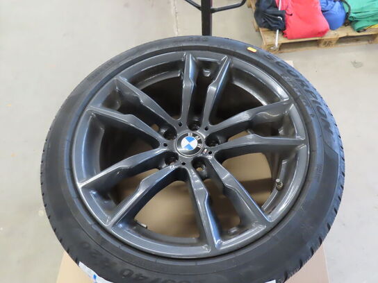 BMW fælge med PIRELLI vinterdæk til BMW X5M