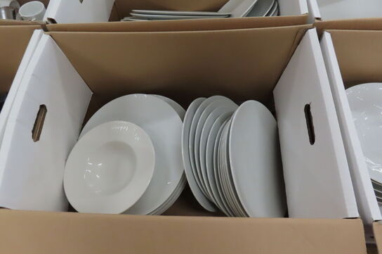 6 stk. Kasser med diverse tallerkener 