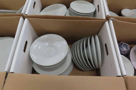 6 stk. Kasser med diverse tallerkener 