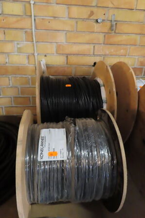 5 stk. kabeltromler med kabel inkl. Diverse løse kabler