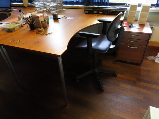 Div. skriveborde og skuffemoduler