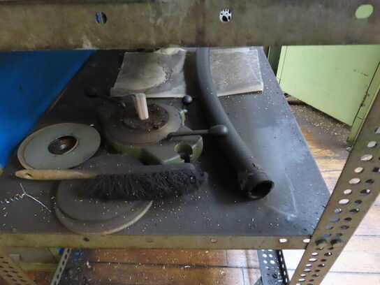 Skuffeskab med indhold