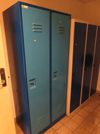 2 stk. manskabsskabe