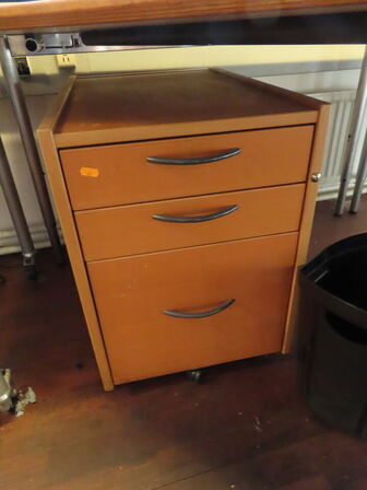 Div. skriveborde og skuffemoduler