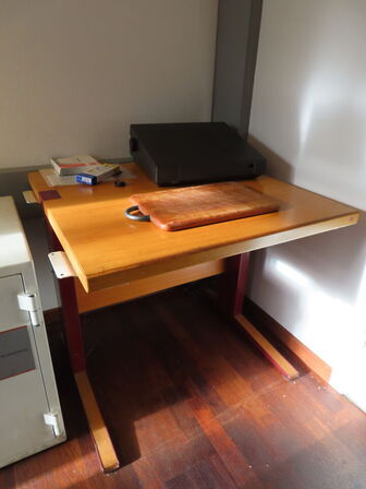 Div. skriveborde og skuffemoduler