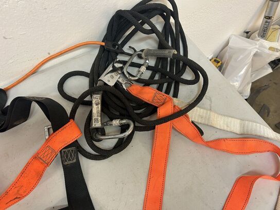 Sikkerhedsudstyr til arbejde på tag mm.