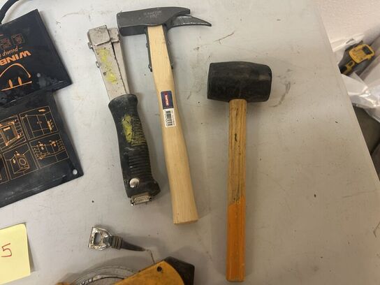 Blandet værktøj, hammer, topnøglesæt mm