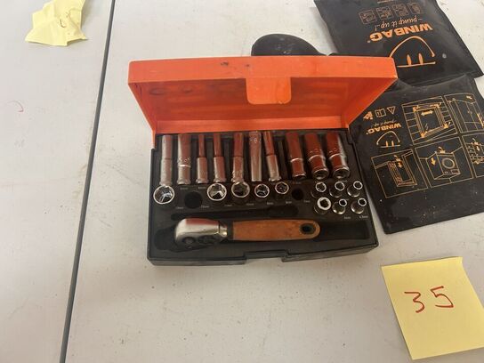 Blandet værktøj, hammer, topnøglesæt mm