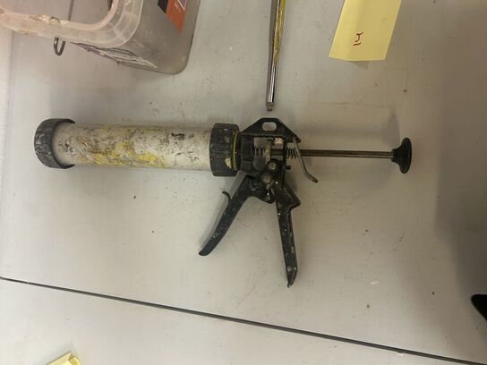 Fugepistoler, ukendt, med fugepinde