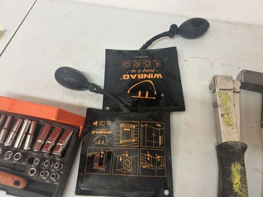 Blandet værktøj, hammer, topnøglesæt mm