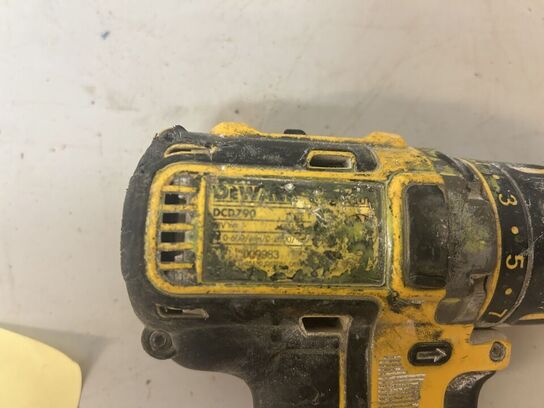 DEWALT Vinkelsliber (model ukendt) & DEWALT Bore/Skruemaskine DCD790