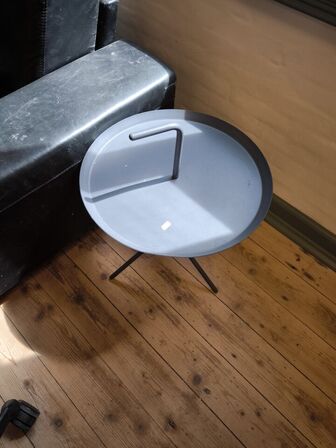 Sofa, kontorstol samt sofabord