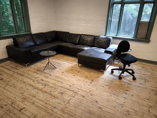 Sofa, kontorstol samt sofabord