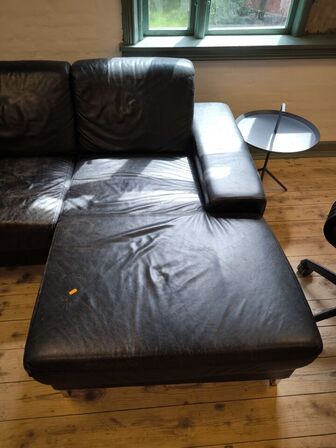 Sofa, kontorstol samt sofabord
