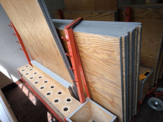 Diverse borde, bordstel samt vogne 