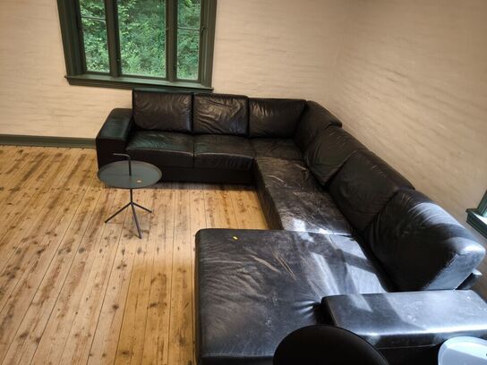 Sofa, kontorstol samt sofabord