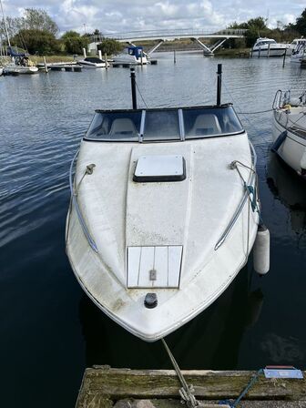 Båd GALAXIE CUDDY CABIN, årgang 1992